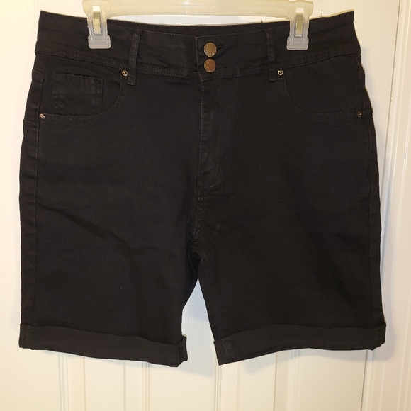 Women's Bermuda Jean Shorts (NWOT) - Picture 1 of 7